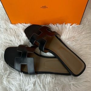 Hermès Oran Sandals in Nior Size 41